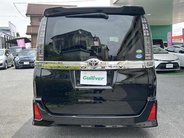 トヨタ ヴォクシー ZS 埼玉県 2015(平27)年 13.5万km ブラック 純正ホイール4つ付き