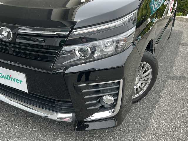 トヨタ ヴォクシー ZS 埼玉県 2015(平27)年 13.5万km ブラック 純正ホイール4つ付き