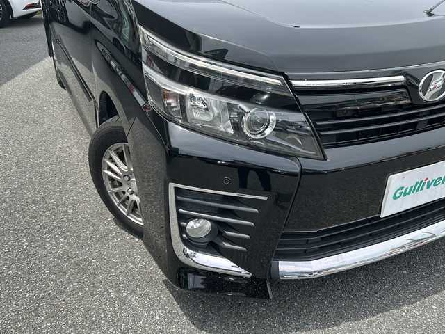 トヨタ ヴォクシー ZS 埼玉県 2015(平27)年 13.5万km ブラック 純正ホイール4つ付き