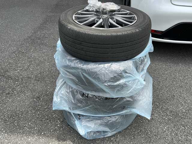 トヨタ ヴォクシー ZS 埼玉県 2015(平27)年 13.5万km ブラック 純正ホイール4つ付き