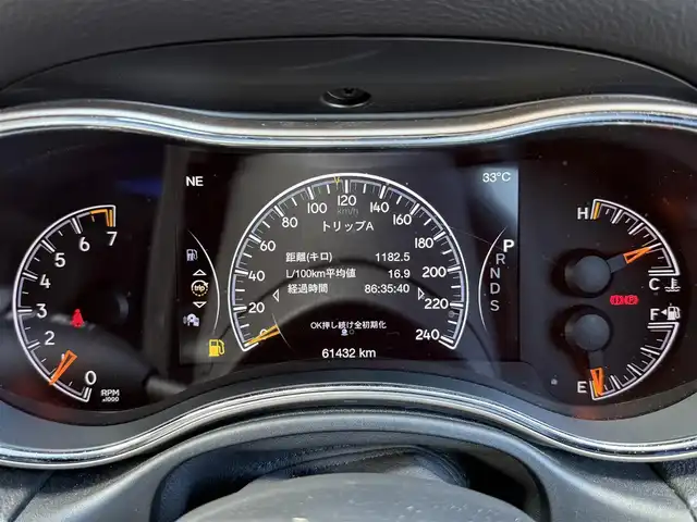 クライスラー・ジープ ジープ グランドチェロキー ラレード 静岡県 2014(平26)年 6.2万km ビレットシルバー 4WD/純正ナビ/・CD/SD/USB/AUX/ラジオ/バック/フロント/サイドビューカメラ/前席パワーシート/クルーズコントロール/純正18インチAW/ルーフレール/サイドステップ/ルーフエンドスポイラー/パドルシフト付ステアリング/ステアリングスイッチ/純正LEDヘッドライト/フロント/バックフォグ/プッシュEgスタート/ストップ/スマートキーｘ２/ヒルスタートアシスト/ターンランプ付電動格納ドアミラー/純正フロアマット/取扱説明書/新車時保証書