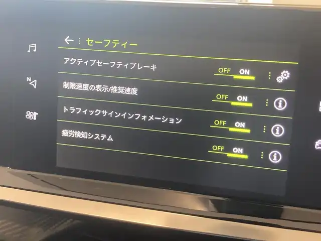 プジョー ２００８ アリュール 熊本県 2020(令2)年 2万km オレンジ ・スマートキー/・プッシュスタート/・アクティブセーフティブレーキ/・トラフィックサインインフォメーション/・疲労検知/・パーキングセンサー/・レーンアシスト/・クルーズコントロール(追従式)/・純正ディスプレイオーディオ/　【Bluetooth・USB・AppleCarPlay・AndroidAuto】/・BEWITHサウンドシステム/・バックカメラ/・ETC/・LEDヘッドランプ/・純正ラバーマット/・保証書/取説