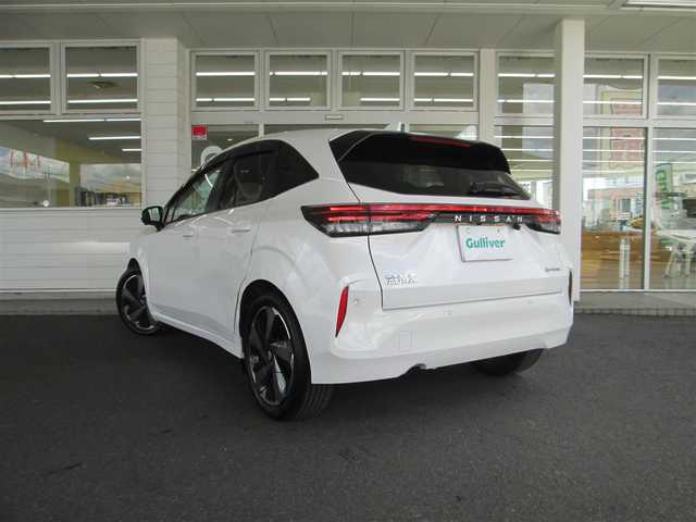 日産 オーラ G レザーエディション 千葉県 2023(令5)年 1.3万km ピュアホワイトパール ワンオーナー　/ 保証書・取説/エマージェンシーブレーキ/ＢＳＭ/プロパイロット1.0/レーダークルーズコントロール/レザーシート/純正ＳＤナビフルセグＴＶ/ラジオ/HDMI/USB/Bluetooth接続/アラウンドビューカメラ/デジタルインナーミラー/ＬＥＤヘッドライト/ＬＥＤフォグランプ/コーナーセンサー/ＢＯＳＥスピーカー/置くだけ充電/革巻きステアリング/ビルトイン2.0ETC/純正17インチＡＷ
