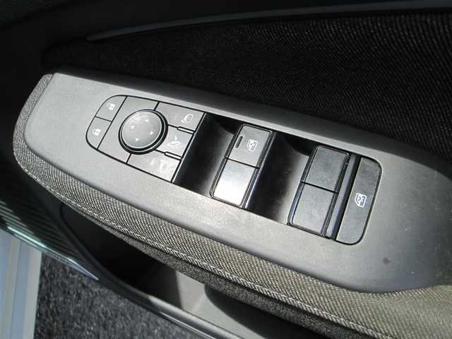 日産 オーラ G レザーエディション 千葉県 2023(令5)年 1.3万km ピュアホワイトパール ワンオーナー　/ 保証書・取説/エマージェンシーブレーキ/ＢＳＭ/プロパイロット1.0/レーダークルーズコントロール/レザーシート/純正ＳＤナビフルセグＴＶ/ラジオ/HDMI/USB/Bluetooth接続/アラウンドビューカメラ/デジタルインナーミラー/ＬＥＤヘッドライト/ＬＥＤフォグランプ/コーナーセンサー/ＢＯＳＥスピーカー/置くだけ充電/革巻きステアリング/ビルトイン2.0ETC/純正17インチＡＷ