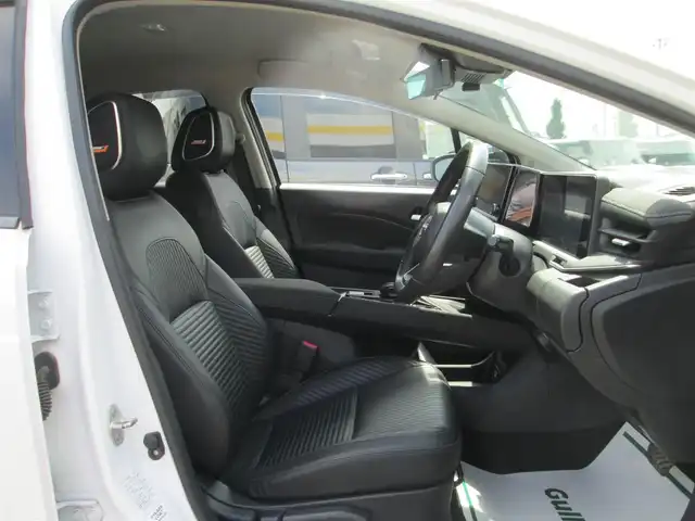 日産 オーラ G レザーエディション 千葉県 2023(令5)年 1.3万km ピュアホワイトパール ワンオーナー/純正９インチナビ、フルセグTV/アランドビューモニター/オーディオ【BT/HDMI/USB】/エマージェンシーブレーキサポート/BOSEサウンドシステム/プロパイロッド/デジタルインナーミラー/レーダークルーズコントロール/ブラインドスポットモニター/黒レザーシート/LEDヘッドライト&LEDフォグ/前後コーナーセンサー/置くだけ充電/前後ドライブレコーダー/ビルトイン2.0ETC