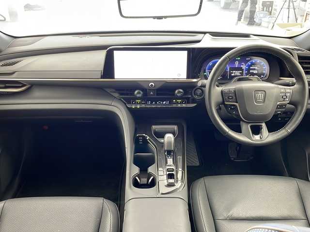 トヨタ クラウン スポーツ Z 兵庫県 2023(令5)年 4.2万km パールⅡ ・純正ディスプレイナビオーディオ/・Bluetooth/USB/Miracast/TV/・全方位カメラ/・ビルトインETC2.0/・前後ドライブレコーダー/・前後コーナーセンサー/・ステアリングスイッチ/・ドアミラーヒーター/・ステアリングヒーター/・レーダークルーズコントロール/・ブラインドスポットモニター/・トヨタセーフティセンス/・レーンキープアシスト/・プリクラッシュセーフティ/・ブラインドスポットモニター/・ヘッドライトウォッシャー/・トヨタチームメイト/・レザーシート/・前席パワーシート/・前席エアシート/・前席シートヒーター/・メモリシート（D席）/・パワーバックドア/・フロアマット/・Qiワイヤレス充電/・AC100V電源/・パノラマルーフ/・LEDオートライト/・オートマチックハイビーム/・パーキングアシスト/・ヘッドアップディスプレイ