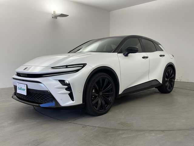 トヨタ クラウン スポーツ Z 兵庫県 2023(令5)年 4.2万km パールⅡ ・純正ディスプレイナビオーディオ/・Bluetooth/USB/Miracast/TV/・全方位カメラ/・ビルトインETC2.0/・前後ドライブレコーダー/・前後コーナーセンサー/・ステアリングスイッチ/・ドアミラーヒーター/・ステアリングヒーター/・レーダークルーズコントロール/・ブラインドスポットモニター/・トヨタセーフティセンス/・レーンキープアシスト/・プリクラッシュセーフティ/・ブラインドスポットモニター/・ヘッドライトウォッシャー/・トヨタチームメイト/・レザーシート/・前席パワーシート/・前席エアシート/・前席シートヒーター/・メモリシート（D席）/・パワーバックドア/・フロアマット/・Qiワイヤレス充電/・AC100V電源/・パノラマルーフ/・LEDオートライト/・オートマチックハイビーム/・パーキングアシスト/・ヘッドアップディスプレイ