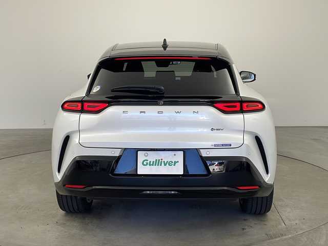 トヨタ クラウン スポーツ Z 兵庫県 2023(令5)年 4.2万km パールⅡ ・純正ディスプレイナビオーディオ/・Bluetooth/USB/Miracast/TV/・全方位カメラ/・ビルトインETC2.0/・前後ドライブレコーダー/・前後コーナーセンサー/・ステアリングスイッチ/・ドアミラーヒーター/・ステアリングヒーター/・レーダークルーズコントロール/・ブラインドスポットモニター/・トヨタセーフティセンス/・レーンキープアシスト/・プリクラッシュセーフティ/・ブラインドスポットモニター/・ヘッドライトウォッシャー/・トヨタチームメイト/・レザーシート/・前席パワーシート/・前席エアシート/・前席シートヒーター/・メモリシート（D席）/・パワーバックドア/・フロアマット/・Qiワイヤレス充電/・AC100V電源/・パノラマルーフ/・LEDオートライト/・オートマチックハイビーム/・パーキングアシスト/・ヘッドアップディスプレイ