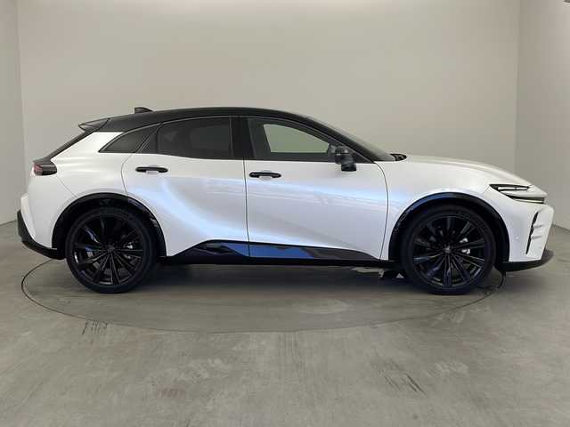 トヨタ クラウン スポーツ Z 兵庫県 2023(令5)年 4.2万km パールⅡ ・純正ディスプレイナビオーディオ/・Bluetooth/USB/Miracast/TV/・全方位カメラ/・ビルトインETC2.0/・前後ドライブレコーダー/・前後コーナーセンサー/・ステアリングスイッチ/・ドアミラーヒーター/・ステアリングヒーター/・レーダークルーズコントロール/・ブラインドスポットモニター/・トヨタセーフティセンス/・レーンキープアシスト/・プリクラッシュセーフティ/・ブラインドスポットモニター/・ヘッドライトウォッシャー/・トヨタチームメイト/・レザーシート/・前席パワーシート/・前席エアシート/・前席シートヒーター/・メモリシート（D席）/・パワーバックドア/・フロアマット/・Qiワイヤレス充電/・AC100V電源/・パノラマルーフ/・LEDオートライト/・オートマチックハイビーム/・パーキングアシスト/・ヘッドアップディスプレイ