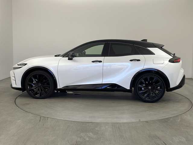 トヨタ クラウン スポーツ Z 兵庫県 2023(令5)年 4.2万km パールⅡ ・純正ディスプレイナビオーディオ/・Bluetooth/USB/Miracast/TV/・全方位カメラ/・ビルトインETC2.0/・前後ドライブレコーダー/・前後コーナーセンサー/・ステアリングスイッチ/・ドアミラーヒーター/・ステアリングヒーター/・レーダークルーズコントロール/・ブラインドスポットモニター/・トヨタセーフティセンス/・レーンキープアシスト/・プリクラッシュセーフティ/・ブラインドスポットモニター/・ヘッドライトウォッシャー/・トヨタチームメイト/・レザーシート/・前席パワーシート/・前席エアシート/・前席シートヒーター/・メモリシート（D席）/・パワーバックドア/・フロアマット/・Qiワイヤレス充電/・AC100V電源/・パノラマルーフ/・LEDオートライト/・オートマチックハイビーム/・パーキングアシスト/・ヘッドアップディスプレイ