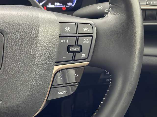 トヨタ クラウン スポーツ Z 兵庫県 2023(令5)年 4.2万km パールⅡ ・純正ディスプレイナビオーディオ/・Bluetooth/USB/Miracast/TV/・全方位カメラ/・ビルトインETC2.0/・前後ドライブレコーダー/・前後コーナーセンサー/・ステアリングスイッチ/・ドアミラーヒーター/・ステアリングヒーター/・レーダークルーズコントロール/・ブラインドスポットモニター/・トヨタセーフティセンス/・レーンキープアシスト/・プリクラッシュセーフティ/・ブラインドスポットモニター/・ヘッドライトウォッシャー/・トヨタチームメイト/・レザーシート/・前席パワーシート/・前席エアシート/・前席シートヒーター/・メモリシート（D席）/・パワーバックドア/・フロアマット/・Qiワイヤレス充電/・AC100V電源/・パノラマルーフ/・LEDオートライト/・オートマチックハイビーム/・パーキングアシスト/・ヘッドアップディスプレイ