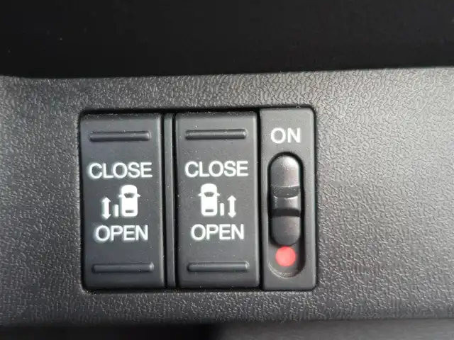 ホンダ ステップワゴン G EX 静岡県 2017(平29)年 2.5万km モダンスティールM ワンオーナー/両側パワースライドドア/ホンダセンシング/　衝突軽減ブレーキ/　アダプティブクルーズコントロール/　LKAS(車線維持支援システム）/　路外逸脱抑制システム/　誤発進抑制/　先行車発進お知らせ機能/　標識認識機能/純正Gathers９インチSDナビ/　DVD/CD/SD/BT/iPod/USB/フルセグTV/バックカメラ/ビルトインETC/社外前後ドライブレコーダー/前席シートヒーター/リアオートエアコン/わくわくテールゲート/2列目ロールサンシェード/シートバックテーブル/デジタルメーター/LEDヘッドライト/フォグライト/スマートキー2個/純正フロアマット/純正ドアバイザー/純正マッドガード/取扱説明書/保証書