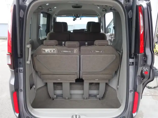 ホンダ ステップワゴン G EX 静岡県 2017(平29)年 2.5万km モダンスティールM ワンオーナー/両側パワースライドドア/ホンダセンシング/　衝突軽減ブレーキ/　アダプティブクルーズコントロール/　LKAS(車線維持支援システム）/　路外逸脱抑制システム/　誤発進抑制/　先行車発進お知らせ機能/　標識認識機能/純正Gathers９インチSDナビ/　DVD/CD/SD/BT/iPod/USB/フルセグTV/バックカメラ/ビルトインETC/社外前後ドライブレコーダー/前席シートヒーター/リアオートエアコン/わくわくテールゲート/2列目ロールサンシェード/シートバックテーブル/デジタルメーター/LEDヘッドライト/フォグライト/スマートキー2個/純正フロアマット/純正ドアバイザー/純正マッドガード/取扱説明書/保証書