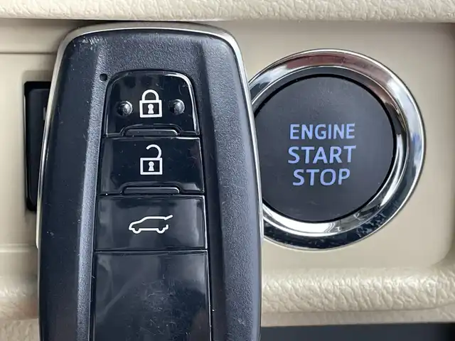 トヨタ ランドクルーザー プラド TX Lパッケージ マットブラED 新潟県 2023(令5)年 3.2万km ホワイトパールクリスタルシャイン サンルーフ/7人乗り/ベージュ革シート/プリクラッシュセーフティ/レーダークルーズコントロール/レーンキープアシスト/パーキングサポートブレーキ/ALPINEナビ/　・フルセグTV/　・CD/DVD/SD再生機能/　・Apple car play/　・HDMI/ALPINEフリップダウンモニター/ETC/パワーシート/電動格納サードシート/エアシート/シートヒーター/M’s SPEEDフロントハーフスポイラー/オートライト/オートハイビーム/LEDヘッドライト/プッシュスタート/社外ラバーマット/ステアリングスイッチ/オートドアミラー