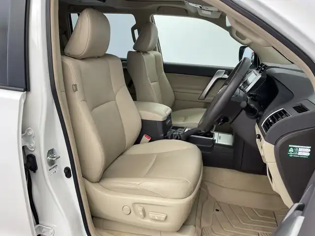 トヨタ ランドクルーザー プラド TX Lパッケージ マットブラED 新潟県 2023(令5)年 3.2万km ホワイトパールクリスタルシャイン サンルーフ/7人乗り/ベージュ革シート/プリクラッシュセーフティ/レーダークルーズコントロール/レーンキープアシスト/パーキングサポートブレーキ/ALPINEナビ/　・フルセグTV/　・CD/DVD/SD再生機能/　・Apple car play/　・HDMI/ALPINEフリップダウンモニター/ETC/パワーシート/電動格納サードシート/エアシート/シートヒーター/M’s SPEEDフロントハーフスポイラー/オートライト/オートハイビーム/LEDヘッドライト/プッシュスタート/社外ラバーマット/ステアリングスイッチ/オートドアミラー