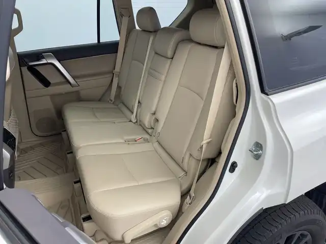 トヨタ ランドクルーザー プラド TX Lパッケージ マットブラED 新潟県 2023(令5)年 3.2万km ホワイトパールクリスタルシャイン サンルーフ/7人乗り/ベージュ革シート/プリクラッシュセーフティ/レーダークルーズコントロール/レーンキープアシスト/パーキングサポートブレーキ/ALPINEナビ/　・フルセグTV/　・CD/DVD/SD再生機能/　・Apple car play/　・HDMI/ALPINEフリップダウンモニター/ETC/パワーシート/電動格納サードシート/エアシート/シートヒーター/M’s SPEEDフロントハーフスポイラー/オートライト/オートハイビーム/LEDヘッドライト/プッシュスタート/社外ラバーマット/ステアリングスイッチ/オートドアミラー