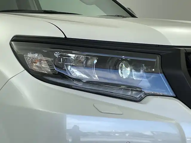 トヨタ ランドクルーザー プラド TX Lパッケージ マットブラED 新潟県 2023(令5)年 3.2万km ホワイトパールクリスタルシャイン サンルーフ/7人乗り/ベージュ革シート/プリクラッシュセーフティ/レーダークルーズコントロール/レーンキープアシスト/パーキングサポートブレーキ/ALPINEナビ/　・フルセグTV/　・CD/DVD/SD再生機能/　・Apple car play/　・HDMI/ALPINEフリップダウンモニター/ETC/パワーシート/電動格納サードシート/エアシート/シートヒーター/M’s SPEEDフロントハーフスポイラー/オートライト/オートハイビーム/LEDヘッドライト/プッシュスタート/社外ラバーマット/ステアリングスイッチ/オートドアミラー