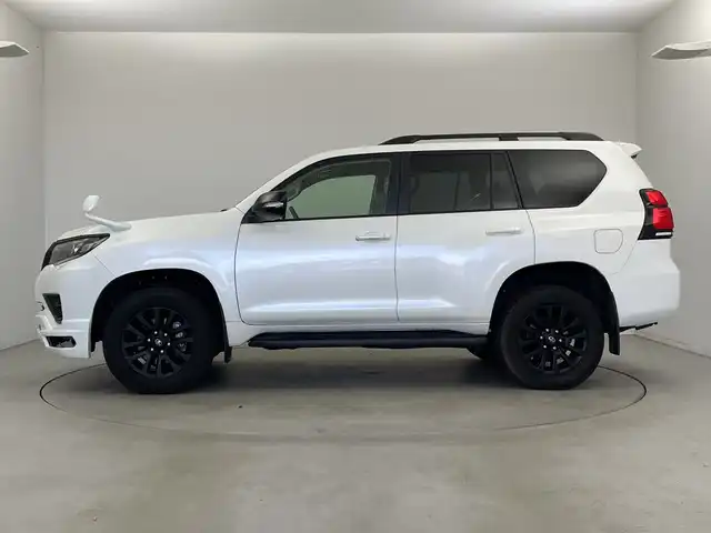 トヨタ ランドクルーザー プラド TX Lパッケージ マットブラED 新潟県 2023(令5)年 3.2万km ホワイトパールクリスタルシャイン サンルーフ/7人乗り/ベージュ革シート/プリクラッシュセーフティ/レーダークルーズコントロール/レーンキープアシスト/パーキングサポートブレーキ/ALPINEナビ/　・フルセグTV/　・CD/DVD/SD再生機能/　・Apple car play/　・HDMI/ALPINEフリップダウンモニター/ETC/パワーシート/電動格納サードシート/エアシート/シートヒーター/M’s SPEEDフロントハーフスポイラー/オートライト/オートハイビーム/LEDヘッドライト/プッシュスタート/社外ラバーマット/ステアリングスイッチ/オートドアミラー