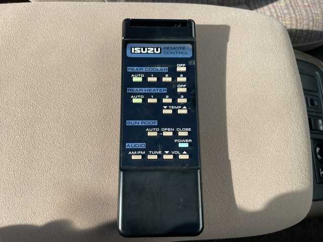 いすゞ ファーゴ LS 山形県 1997(平9)年 9.8万km 黒Ⅱ Wサンルーフ/社外ナビ/バックカメラ/ETC/ミラー型ドライブレコーダー