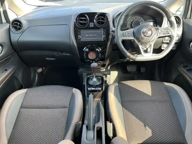 日産 ノート e－パワー メダリスト 奈良県 2018(平30)年 4.9万km ブリリアントホワイトパール 純正ナビ　[MM317D-W]/アラウンドビューモニター　/デジタルインナーミラー　/レーダークルーズコントロール　/レーンキープアシスト/ハーフレザーシート /フルセグTV /前後ドライブレコーダー /LEDヘッドライト /社外シフトレバー/フォグライト