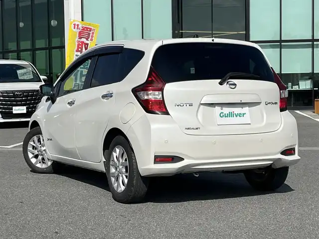 日産 ノート e－パワー メダリスト 奈良県 2018(平30)年 4.9万km ブリリアントホワイトパール 純正ナビ　[MM317D-W]/アラウンドビューモニター　/デジタルインナーミラー　/レーダークルーズコントロール　/レーンキープアシスト/ハーフレザーシート /フルセグTV /前後ドライブレコーダー /LEDヘッドライト /社外シフトレバー/フォグライト