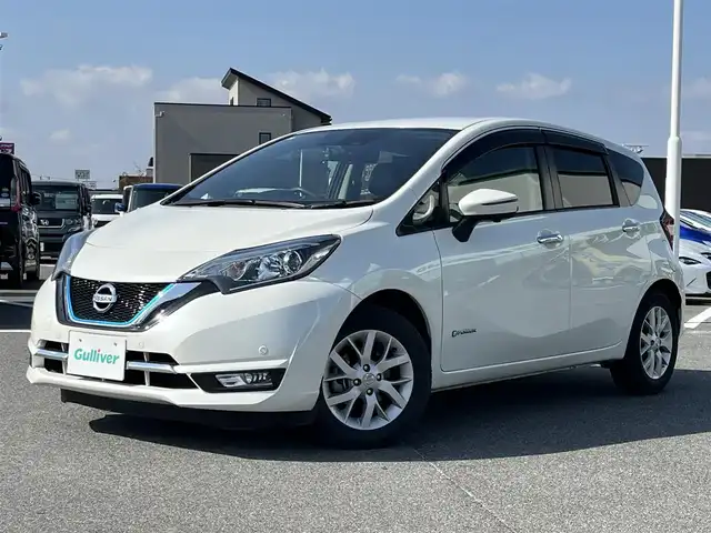 日産 ノート e－パワー メダリスト 奈良県 2018(平30)年 4.9万km ブリリアントホワイトパール 純正ナビ　[MM317D-W]/アラウンドビューモニター　/デジタルインナーミラー　/レーダークルーズコントロール　/レーンキープアシスト/ハーフレザーシート /フルセグTV /前後ドライブレコーダー /LEDヘッドライト /社外シフトレバー/フォグライト