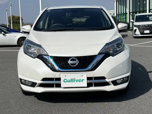 日産 ノート e－パワー メダリスト 奈良県 2018(平30)年 4.9万km ブリリアントホワイトパール 純正ナビ　[MM317D-W]/アラウンドビューモニター　/デジタルインナーミラー　/レーダークルーズコントロール　/レーンキープアシスト/ハーフレザーシート /フルセグTV /前後ドライブレコーダー /LEDヘッドライト /社外シフトレバー/フォグライト