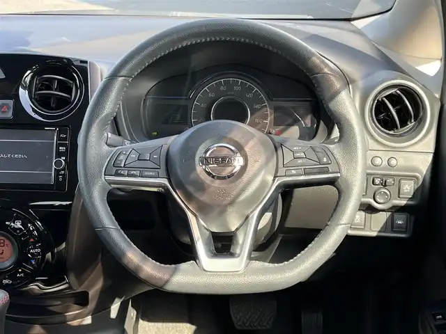 日産 ノート e－パワー メダリスト 奈良県 2018(平30)年 4.9万km ブリリアントホワイトパール 純正ナビ　[MM317D-W]/アラウンドビューモニター　/デジタルインナーミラー　/レーダークルーズコントロール　/レーンキープアシスト/ハーフレザーシート /フルセグTV /前後ドライブレコーダー /LEDヘッドライト /社外シフトレバー/フォグライト