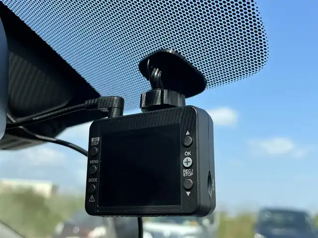 日産 ノート e－パワー メダリスト 奈良県 2018(平30)年 4.9万km ブリリアントホワイトパール 純正ナビ　[MM317D-W]/アラウンドビューモニター　/デジタルインナーミラー　/レーダークルーズコントロール　/レーンキープアシスト/ハーフレザーシート /フルセグTV /前後ドライブレコーダー /LEDヘッドライト /社外シフトレバー/フォグライト