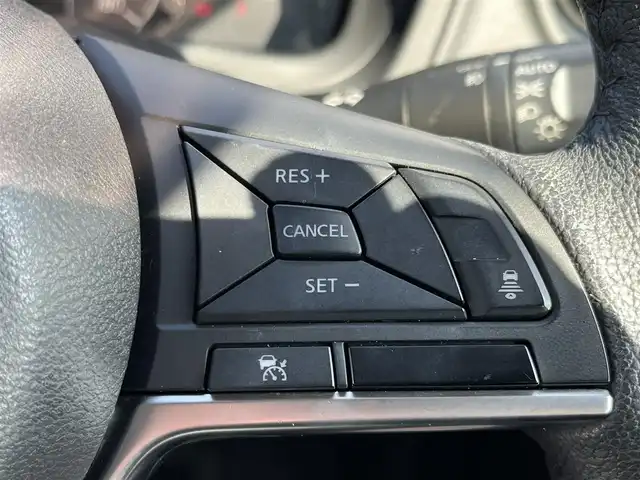 日産 ノート e－パワー メダリスト 奈良県 2018(平30)年 4.9万km ブリリアントホワイトパール 純正ナビ　[MM317D-W]/アラウンドビューモニター　/デジタルインナーミラー　/レーダークルーズコントロール　/レーンキープアシスト/ハーフレザーシート /フルセグTV /前後ドライブレコーダー /LEDヘッドライト /社外シフトレバー/フォグライト