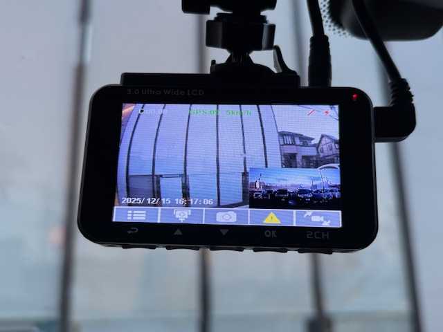 日産 ティーダ 15M 宮城県 2011(平23)年 6.1万km ホワイトパール 登録時走行距離60593km/純正ＳＤナビ/フルセグ／ＣＤ／ＤＶＤ／Ｂｌｕｅｔｏｏｔｈ/ドアバイザー/AAC/電動格納ミラー/純正フロアマット/純正ドアバイザー/純正ホイールキャップ/ヘッドライトレベライザー/エコモードスイッチ/オートライト