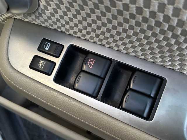 日産 ティーダ 15M 宮城県 2011(平23)年 6.1万km ホワイトパール 登録時走行距離60593km/純正ＳＤナビ/フルセグ／ＣＤ／ＤＶＤ／Ｂｌｕｅｔｏｏｔｈ/ドアバイザー/AAC/電動格納ミラー/純正フロアマット/純正ドアバイザー/純正ホイールキャップ/ヘッドライトレベライザー/エコモードスイッチ/オートライト