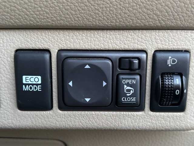 日産 ティーダ 15M 宮城県 2011(平23)年 6.1万km ホワイトパール 登録時走行距離60593km/純正ＳＤナビ/フルセグ／ＣＤ／ＤＶＤ／Ｂｌｕｅｔｏｏｔｈ/ドアバイザー/AAC/電動格納ミラー/純正フロアマット/純正ドアバイザー/純正ホイールキャップ/ヘッドライトレベライザー/エコモードスイッチ/オートライト