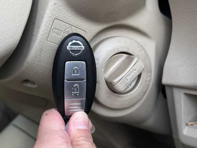 日産 ティーダ 15M 宮城県 2011(平23)年 6.1万km ホワイトパール 登録時走行距離60593km/純正ＳＤナビ/フルセグ／ＣＤ／ＤＶＤ／Ｂｌｕｅｔｏｏｔｈ/ドアバイザー/AAC/電動格納ミラー/純正フロアマット/純正ドアバイザー/純正ホイールキャップ/ヘッドライトレベライザー/エコモードスイッチ/オートライト