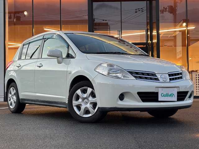 日産 ティーダ 15M 宮城県 2011(平23)年 6.1万km ホワイトパール 登録時走行距離60593km/純正ＳＤナビ/フルセグ／ＣＤ／ＤＶＤ／Ｂｌｕｅｔｏｏｔｈ/ドアバイザー/AAC/電動格納ミラー/純正フロアマット/純正ドアバイザー/純正ホイールキャップ/ヘッドライトレベライザー/エコモードスイッチ/オートライト