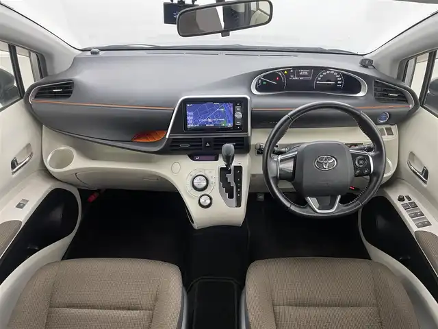 トヨタ シエンタ ハイブリッド G 群馬県 2016(平28)年 2.7万km シルバーM ナビレディパッケージ/・バックカメラ/・ステアリングスイッチ/LEDランプパッケージ/・LEDヘッドランプ/・フロントフォグランプ/＝＝＝＝＝＝/社外ナビ(AVIC-RW99)/AM/FM/CD/DVD/BT/フルセグ/ETC/社外前後ドライブレコーダー(GL-03AP)/両側パワースライドドア/前後コーナーセンサー/スマートキー/プッシュスタート