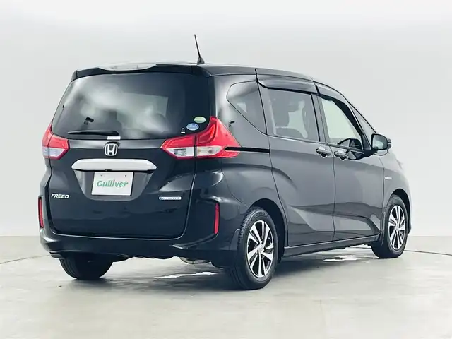 ホンダ フリード ハイブリット G ホンダセンシング 福島県 2017(平29)年 2.9万km クリスタルブラックパール ホンダセンシング/・衝突軽減ブレーキ〈CMBS〉/・誤発進抑制機能/・ACC〈アダプティブ・クルーズ・コントロール〉/・LKAS〈車線維持支援システム〉/・歩行者事故低減ステアリング/・路外逸脱抑制機能/・先行車発進お知らせ機能/・標識認識機能/純正ナビ/・型番：VXM-174VPi/・フルセグTV/Bluetooth/CD/DVD/・バックカメラ/・ETC/・ドライブレコーダー/両側パワースライドドア/アイドリングストップ/ステアリングスイッチ/ハーフレザーシート/プッシュスタート/・スマートキー/LEDヘッドライト/・オートライト/純正フロアマット