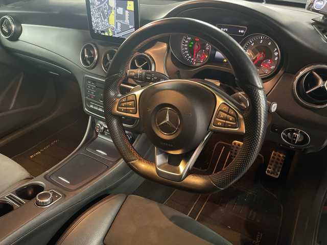 メルセデス・ベンツ ＧＬＡ１８０ スポーツ 愛知県 2016(平28)年 13.7万km 黒 純正HDDナビゲーション/CD DVD Bluetooth フルセグTV/バックカメラ/ETC/パワーシート(D席)/運転席メモリー付きパワーシート/HIDヘッドライト/オートライト/コーナーセンサー/シートヒーター(D/N)/ドライブレコーダー/アイドリングストップ/ルーフレール
