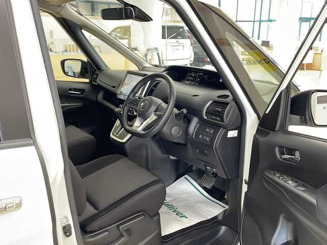 日産 セレナ ハイウェイスター プロパイロットED 道央・札幌 2017(平29)年 3.2万km ブリリアントホワイトパール ・4WD/・社外ナビ/フルセグTV/DVD/CD/SD/BT/・バックカメラ/・両側パワースライドドア/・プロパイロット/・エマージェンシーブレーキ/・車線逸脱防止支援/・標識検知/・パーキングセンサー/・アイドリングストップ/・横滑り防止/・ETC/・LEDヘッドライト/・フロントフォグ/・プッシュスタート/・インテリジェントキー/・電格ミラー/・冬タイヤ純正15インチAW積込