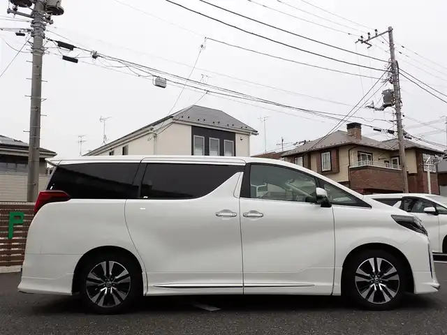 トヨタ アルファード S Cパッケージ 千葉県 2021(令3)年 3.5万km ホワイトパールクリスタルシャイン ディスプレイオーディオ/・Bluetooth/AM/FM/DVD/純正フリップダウンモニター/ムーンルーフ/モデリスタエアロ/ビルトインETC/両側パワースライドドア/パワーバックドア/デジタルインナーミラー/BSM（ブラインドスポットモニター）/Toyota Safety Sense/・プリクラッシュセーフティ/・レーントレーシングアシスト/・アダプティブハイビームシステム/・オートマチックハイビーム/・ロードサインアシスト/・レーダークルーズコントロール/・先行車発進告知機能/LEDヘッドライト/オートライト/黒レザーシート/パワーシート/エアシート/シートヒーター/ステアリングヒーター/プッシュスタート/スマートキー/純正18インチAW/取扱説明書/保証書