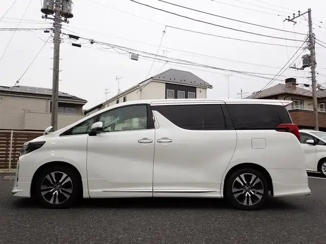 トヨタ アルファード S Cパッケージ 千葉県 2021(令3)年 3.5万km ホワイトパールクリスタルシャイン ディスプレイオーディオ/・Bluetooth/AM/FM/DVD/純正フリップダウンモニター/ムーンルーフ/モデリスタエアロ/ビルトインETC/両側パワースライドドア/パワーバックドア/デジタルインナーミラー/BSM（ブラインドスポットモニター）/Toyota Safety Sense/・プリクラッシュセーフティ/・レーントレーシングアシスト/・アダプティブハイビームシステム/・オートマチックハイビーム/・ロードサインアシスト/・レーダークルーズコントロール/・先行車発進告知機能/LEDヘッドライト/オートライト/黒レザーシート/パワーシート/エアシート/シートヒーター/ステアリングヒーター/プッシュスタート/スマートキー/純正18インチAW/取扱説明書/保証書