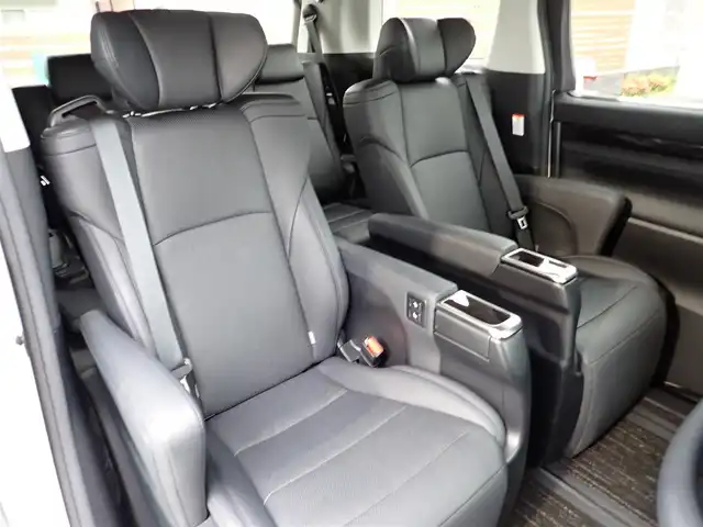 トヨタ アルファード S Cパッケージ 千葉県 2021(令3)年 3.5万km ホワイトパールクリスタルシャイン ディスプレイオーディオ/・Bluetooth/AM/FM/DVD/純正フリップダウンモニター/ムーンルーフ/モデリスタエアロ/ビルトインETC/両側パワースライドドア/パワーバックドア/デジタルインナーミラー/BSM（ブラインドスポットモニター）/Toyota Safety Sense/・プリクラッシュセーフティ/・レーントレーシングアシスト/・アダプティブハイビームシステム/・オートマチックハイビーム/・ロードサインアシスト/・レーダークルーズコントロール/・先行車発進告知機能/LEDヘッドライト/オートライト/黒レザーシート/パワーシート/エアシート/シートヒーター/ステアリングヒーター/プッシュスタート/スマートキー/純正18インチAW/取扱説明書/保証書