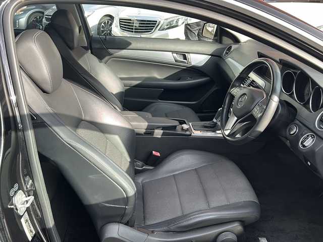 メルセデス・ベンツ Ｃ１８０ ブルーエフィシェンシー クーペ 宮崎県 2012(平24)年 6.9万km ブラック メモリーナビ（Bluetooth/ワンセグTV）/バックカメラ/ETC/パワーシート/純正フロアマット/LEDヘッドライト