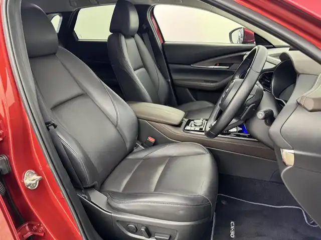 マツダ ＣＸ－３０ XD Lパッケージ 福岡県 2021(令3)年 3.6万km ソウルレッドクリスタルM 純正８．８型ナビ　/３６０°ビューモニター　/ＥＴＣ　/前後ドライブレコーダー　/マツダレーダークルーズコントロール　/コーナーセンサー　/スマートブレーキサポート　/レーンキープ　/ＢＳＭ　/アクセル踏み間違い防止　/パドルシフト　/パワーバックドア　/本革シート　/パワーシート　/シートヒーター　/ステアリングヒーター　/ＬＥＤヘッドライト