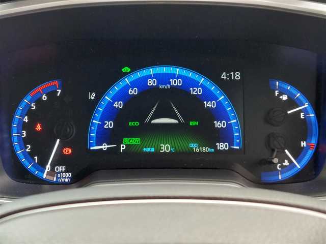トヨタ カローラ クロス ハイブリッド Z 東京都 2023(令5)年 1.7万km プラチナホワイトパールマイカ パノラマルーフ/Toyota Safety Sense/・プリクラッシュセーフティ/・レーントレーシングアシスト/・レーンディパーチャーアラート/・レーンチェンジアシスト/・先行車発進告知機能/・オートマチックハイビーム/・レーダークルーズコントロール/・クリアランスソナー/・ロードサインアシスト/・ブラインドスポットモニター/パノラミックビューモニター/プッシュスタート/純正ナビ/ETC/前後ドライブレコーダー/ルーフレール/ハーフレザーシート/シートヒーター/ステアリングヒーター/運転席パワーシート/パワーバックドア/LEDヘッドライト/ドアバイザー/社外アルミホイール付きスタッドレスタイヤ４本車載