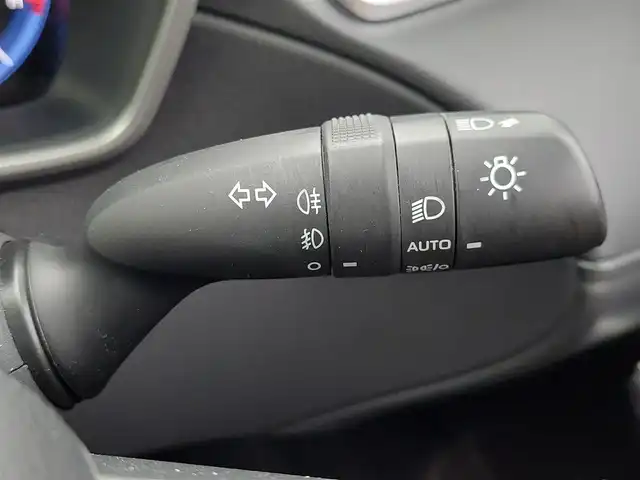 トヨタ カローラ クロス ハイブリッド Z 東京都 2023(令5)年 1.7万km プラチナホワイトパールマイカ パノラマルーフ/Toyota Safety Sense/・プリクラッシュセーフティ/・レーントレーシングアシスト/・レーンディパーチャーアラート/・レーンチェンジアシスト/・先行車発進告知機能/・オートマチックハイビーム/・レーダークルーズコントロール/・クリアランスソナー/・ロードサインアシスト/・ブラインドスポットモニター/パノラミックビューモニター/プッシュスタート/純正ナビ/ETC/前後ドライブレコーダー/ルーフレール/ハーフレザーシート/シートヒーター/ステアリングヒーター/運転席パワーシート/パワーバックドア/LEDヘッドライト/ドアバイザー/社外アルミホイール付きスタッドレスタイヤ４本車載