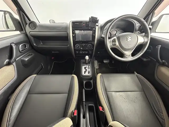 スズキ ジムニー ランドベンチャー 道央・札幌 2015(平27)年 8.7万km クールカーキPM ・４WD/・Panasonicメモリーナビ(CN-R301Z)/　CD/DVD/SD/BT/フルセグTV/・バックカメラ/・ステアリングスイッチ/・ドライブレコーダー/・ETC/・ハロゲンヘッドライト/・フロントフォグランプ/・ヘッドランプレベライザー/・ドアミラーウィンカー/・ミラーヒーター/・ドアバイザー/・専用シート表皮/・D席シートヒーター/・本革巻きステアリング/・純正16インチAW/・純正フロアマット/・キーレス/・スペアキー/・取扱説明書/・保証書