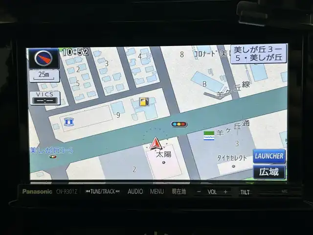スズキ ジムニー ランドベンチャー 道央・札幌 2015(平27)年 8.7万km クールカーキPM ・４WD/・Panasonicメモリーナビ(CN-R301Z)/　CD/DVD/SD/BT/フルセグTV/・バックカメラ/・ステアリングスイッチ/・ドライブレコーダー/・ETC/・ハロゲンヘッドライト/・フロントフォグランプ/・ヘッドランプレベライザー/・ドアミラーウィンカー/・ミラーヒーター/・ドアバイザー/・専用シート表皮/・D席シートヒーター/・本革巻きステアリング/・純正16インチAW/・純正フロアマット/・キーレス/・スペアキー/・取扱説明書/・保証書
