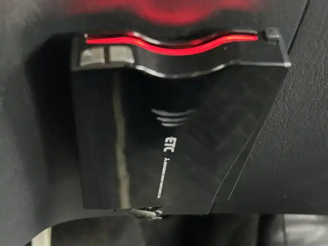 スズキ ジムニー ランドベンチャー 道央・札幌 2015(平27)年 8.7万km クールカーキPM ・４WD/・Panasonicメモリーナビ(CN-R301Z)/　CD/DVD/SD/BT/フルセグTV/・バックカメラ/・ステアリングスイッチ/・ドライブレコーダー/・ETC/・ハロゲンヘッドライト/・フロントフォグランプ/・ヘッドランプレベライザー/・ドアミラーウィンカー/・ミラーヒーター/・ドアバイザー/・専用シート表皮/・D席シートヒーター/・本革巻きステアリング/・純正16インチAW/・純正フロアマット/・キーレス/・スペアキー/・取扱説明書/・保証書