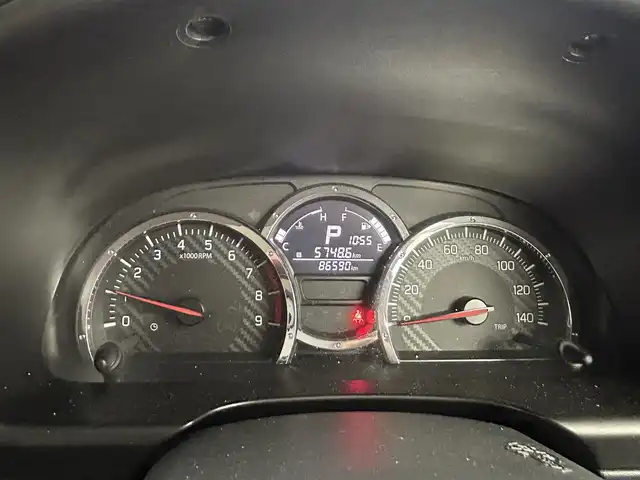 スズキ ジムニー ランドベンチャー 道央・札幌 2015(平27)年 8.7万km クールカーキPM ・４WD/・Panasonicメモリーナビ(CN-R301Z)/　CD/DVD/SD/BT/フルセグTV/・バックカメラ/・ステアリングスイッチ/・ドライブレコーダー/・ETC/・ハロゲンヘッドライト/・フロントフォグランプ/・ヘッドランプレベライザー/・ドアミラーウィンカー/・ミラーヒーター/・ドアバイザー/・専用シート表皮/・D席シートヒーター/・本革巻きステアリング/・純正16インチAW/・純正フロアマット/・キーレス/・スペアキー/・取扱説明書/・保証書